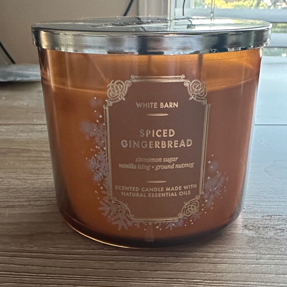 White Barn Spiced Gingerbread Scented Candle-NEW